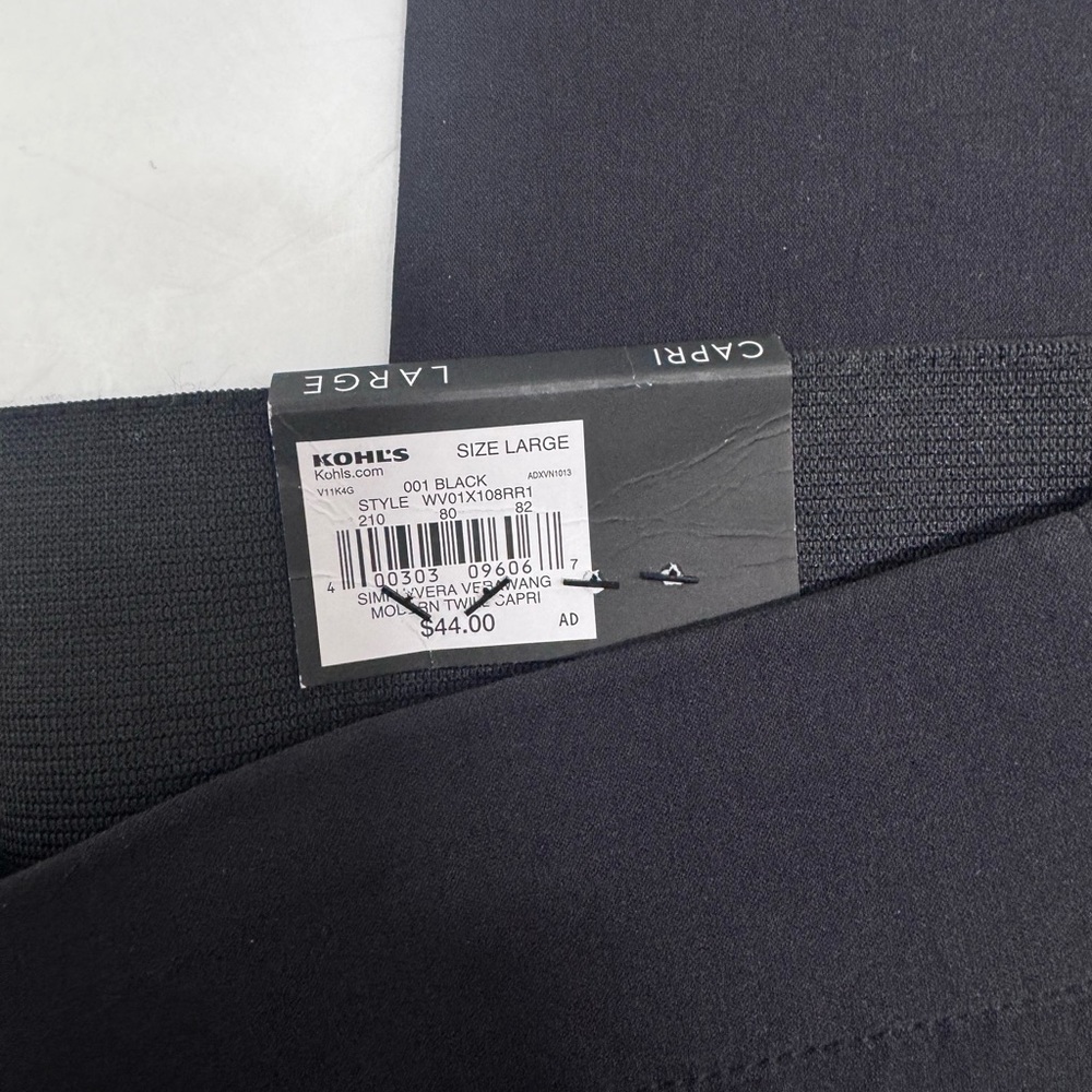 * Simply Vera capri large mid rise straight leg by Vera Wang Black Capri - Picture 3 of 12